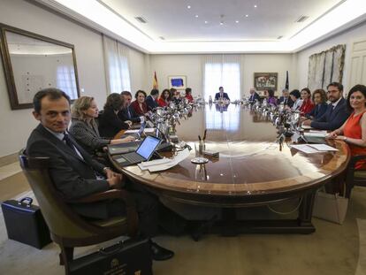 Primer Consejo de Ministros del nuevo Gobierno celebrado en el Complejo de la Moncloa.