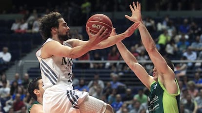 Llull busca el tiro ante Caner-Medley