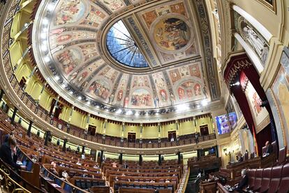 Sin la equidistancia entre sus distintas fuerzas la cúpula del hemiciclo del Congreso se desplomaría sobre las cabezas de los diputados y aplastaría por igual a los de derechas y de izquierdas.