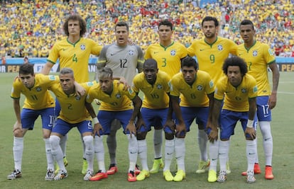 O time brasileiro posa para a foto antes de enfrentar o México em Fortaleza.