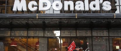 Fachada del restaurante Mcdonald&acute;s en la Gran V&iacute;a de Madrid.