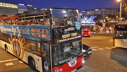 El autobús turístico nocturno.
