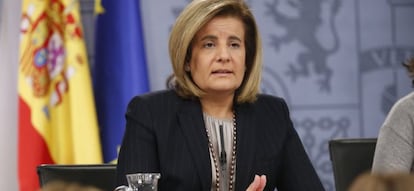 La ministra de Empleo, F&aacute;tima B&aacute;&ntilde;ez, durante la rueda de prensa tras la reuni&oacute;n del Consejo de Ministros, en el Palacio de la Moncloa.