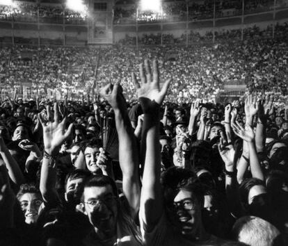 <br>El último concierto de Mecano tuvo lugar el 29 de septiembre 1992 en la plaza de toros de Valladolid. Los asistentes no imaginaban que aquel trío no volvería a reunirse en ninguna otra plaza, estadio o coso. Este recital debía haberse celebrado dos semanas antes pero la laringitis que arrastraba Ana Torroja provocó el retraso.<p><br></p> Pese a la gravedad de la afección, la cantante continuó con la que hasta el momento ha sido su última gira, aunque seis años más tarde realizaron actuaciones promocionales de su disco de grandes éxitos <i>Ana, José, Nacho</i>.