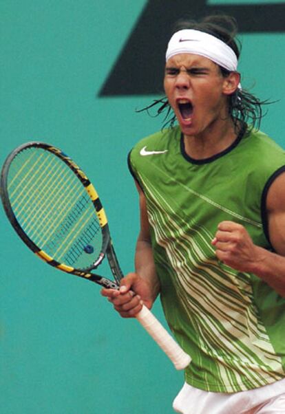 Rafael Nadal celebra un tanto.