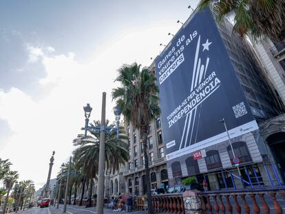 Pancarta desplegada en Barcelona por la Asamblea Nacional Catalana (ANC), a pocos días de la Diada de Cataluña.