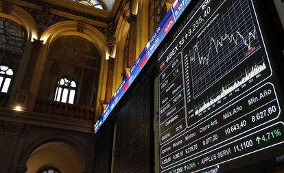 Panel del Ibex 35 en la Bolsa de Madrid.