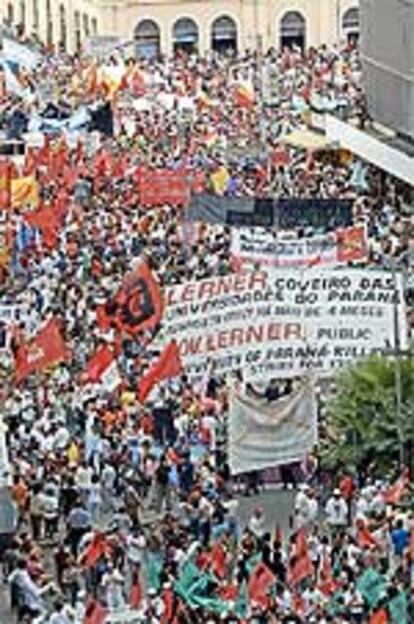 Manifestación antiglobalización en Portoalegre.