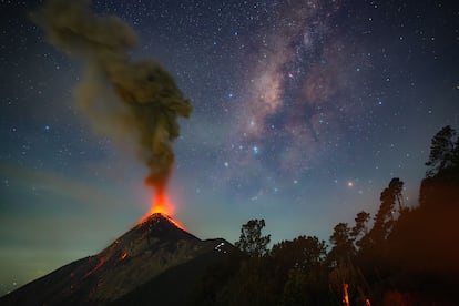 'Cosmic Fire'. Volcán Acatenango, Guatemala.