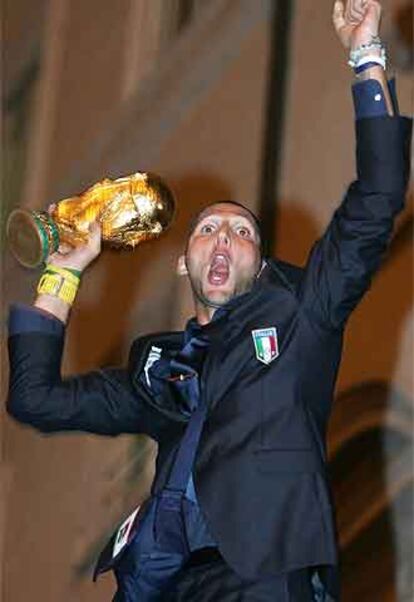 Materazzi, con la Copa del Mundo.