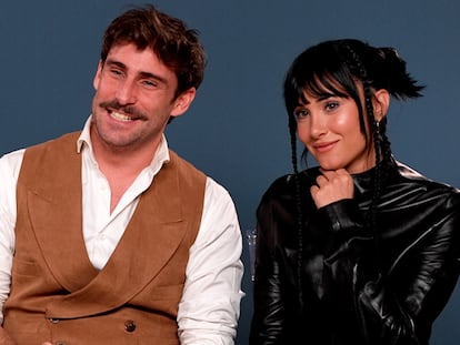 El actor Fernando Guallar y la cantante Aitana Ocaña, durante la promoción de su última película, 'Pared con pared'.