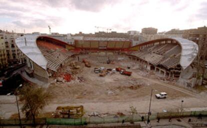 Trabajos de demolición parcial del Palacio de los Deportes de Madrid, previos a su reconstrucción.