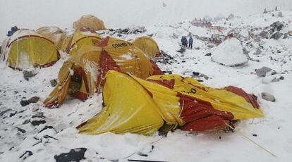 Imagen del campo base del Everest, ayer tras el terremoto sufrido por Nepal.