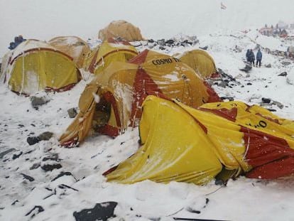 Imatge del camp base de l'Everest, ahir després del terratrèmol.