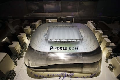 La empresa alemana GMP y los arquitectos catalanes L-35 y Ribas ganan el concurso para el nuevo estadio del Real Madrid con este proyecto. 