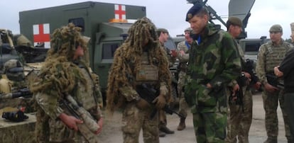 Soldados espa&ntilde;oles, brit&aacute;nicos y albaneses, en unas maniobras de la OTAN