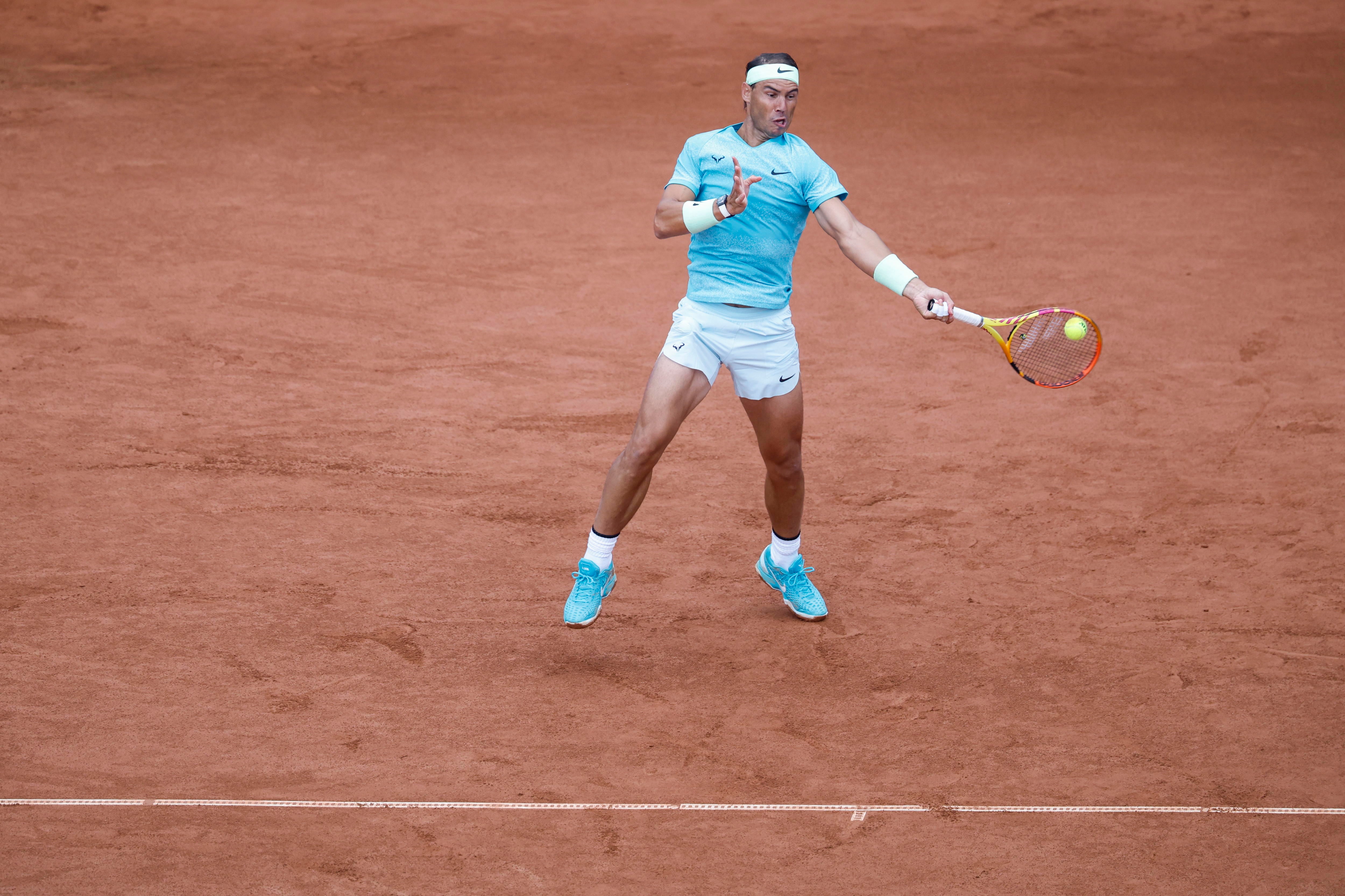 Nadal sobrevive a un caótico enredo con Navone 