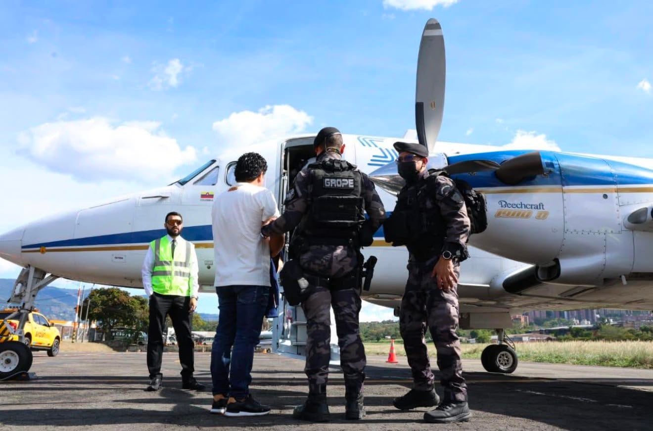 De la Espriella exhibe mano dura en su primer día al enviar 117 reos a cárceles de máxima seguridad