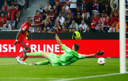 Diaby marca el segundo gol del Leverkusen ante el Atlético este martes.