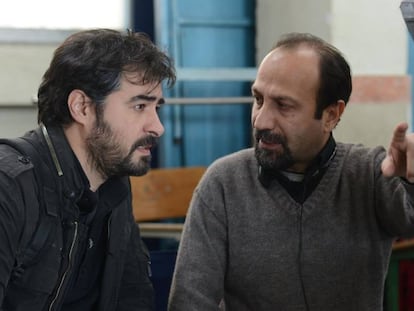 Asghar Farhadi (à direita), com Shahab Hosseini, nas filmagens de ‘O Apartamento’