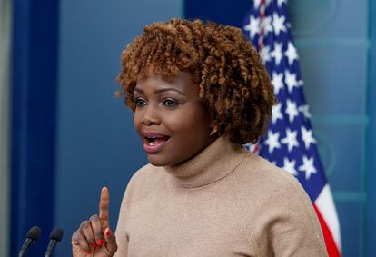 Karine Jean-Pierre, portavoz de la Casa Blanca, durante la rueda de prensa de este jueves.