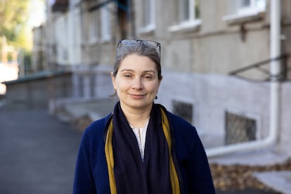 Oxana Rucsineanu, exenferma de tuberculosis y fundadora de la Society of Moldova against Tuberculosis (SMIT), a las puertas de su oficina en Balti (norte), el 7 de noviembre.