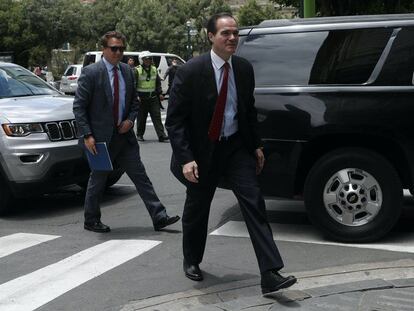 Mauricio Claver-Carone, candidato a presidir el BID, durante una reciente visita a Bolivia.