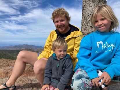 Czech engineer Tomas Rehor and his two children in Gran Canaria
