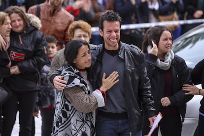 Ángel Cruz y Patricia Ramírez llegan a la catedral de Almería para el funeral.