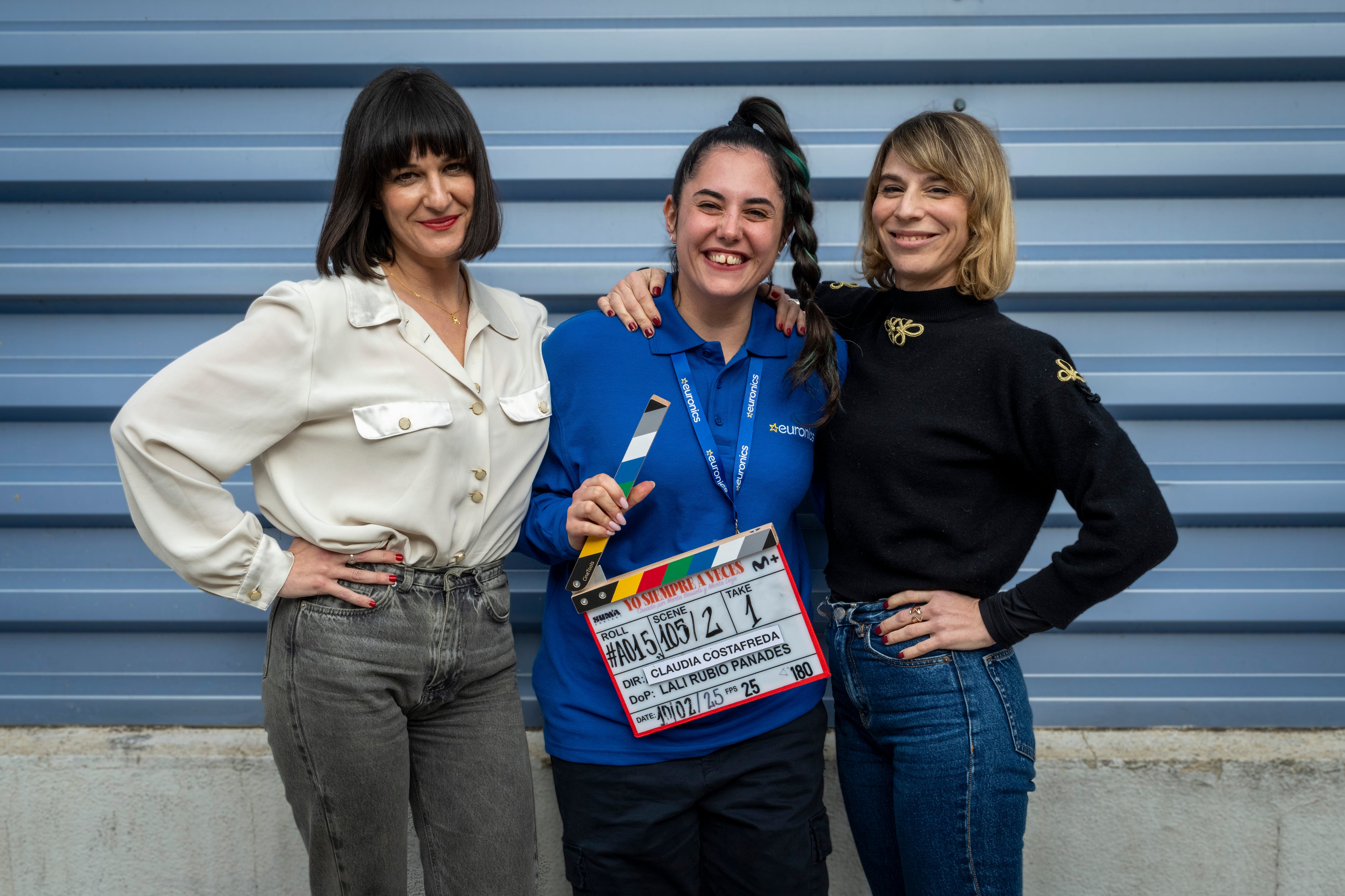 Las creadoras de 'Yo siempre a veces', Marta Bassols (izquierda) y Marta Loza, con la protagonista de la serie, Ana Boga (centro).