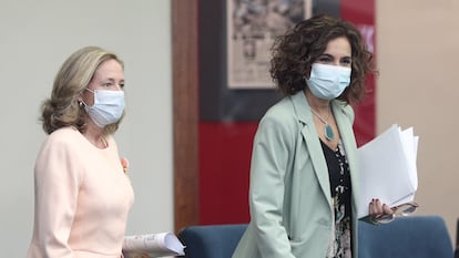 Economy Minister Nadia Calviño (l) and Finance Minister María Jesús Montero, in October.