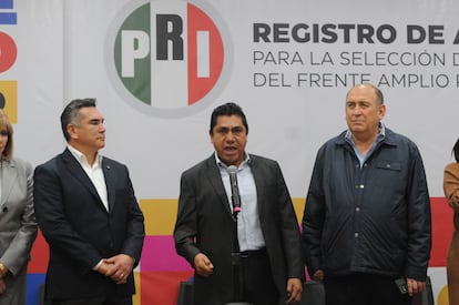 El panista Jorge Luis Preciado durante su registro para representar al Frente Amplio por México