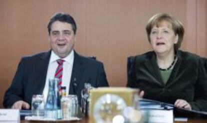 El ministro alem&aacute;n de Econom&iacute;a, el socialdem&oacute;crata Sigmar Gabriel, y la canciller alemana, Angela Merkel.