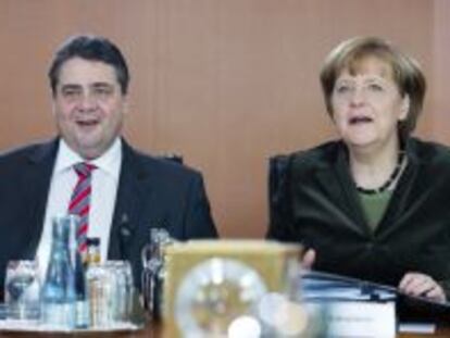 El ministro alem&aacute;n de Econom&iacute;a, el socialdem&oacute;crata Sigmar Gabriel, y la canciller alemana, Angela Merkel.