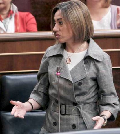 La ministra de Defensa sostiene que la operación Amanecer de la Odisea puede contribuir a que los libios decidan su futuro político.