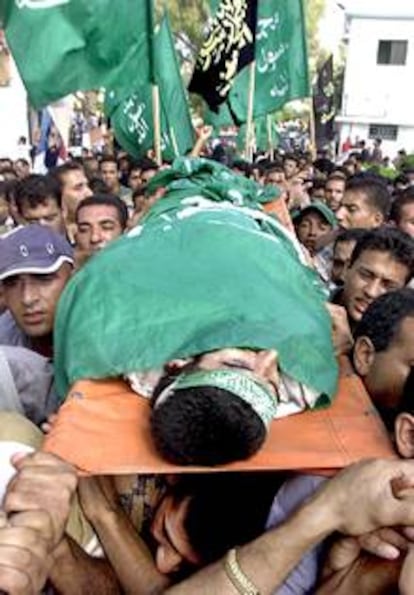 Funeral del activista de Hamas que murió ayer abatido por soldados israelíes.
