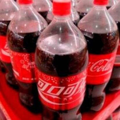 Botellas de Coca-Cola en un supermercado chino.