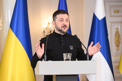 Zelenski, durante una rueda de prensa en Finlandia este miércoles.  