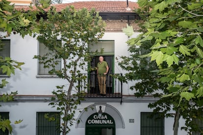 Luis Cortés, en la Casa Comunal de la colonia Ferroviarios, que antiguamente fue la escuela para los hijos de los trabajadores.