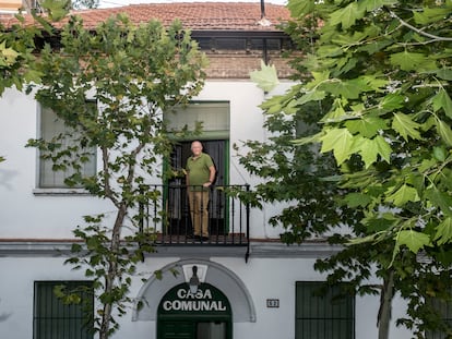 Luis Cortés, en la Casa Comunal de la colonia Ferroviarios, que antiguamente fue la escuela para los hijos de los trabajadores.