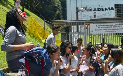 Estudantes ocuparam escolas de SP contra reorganização em 2015