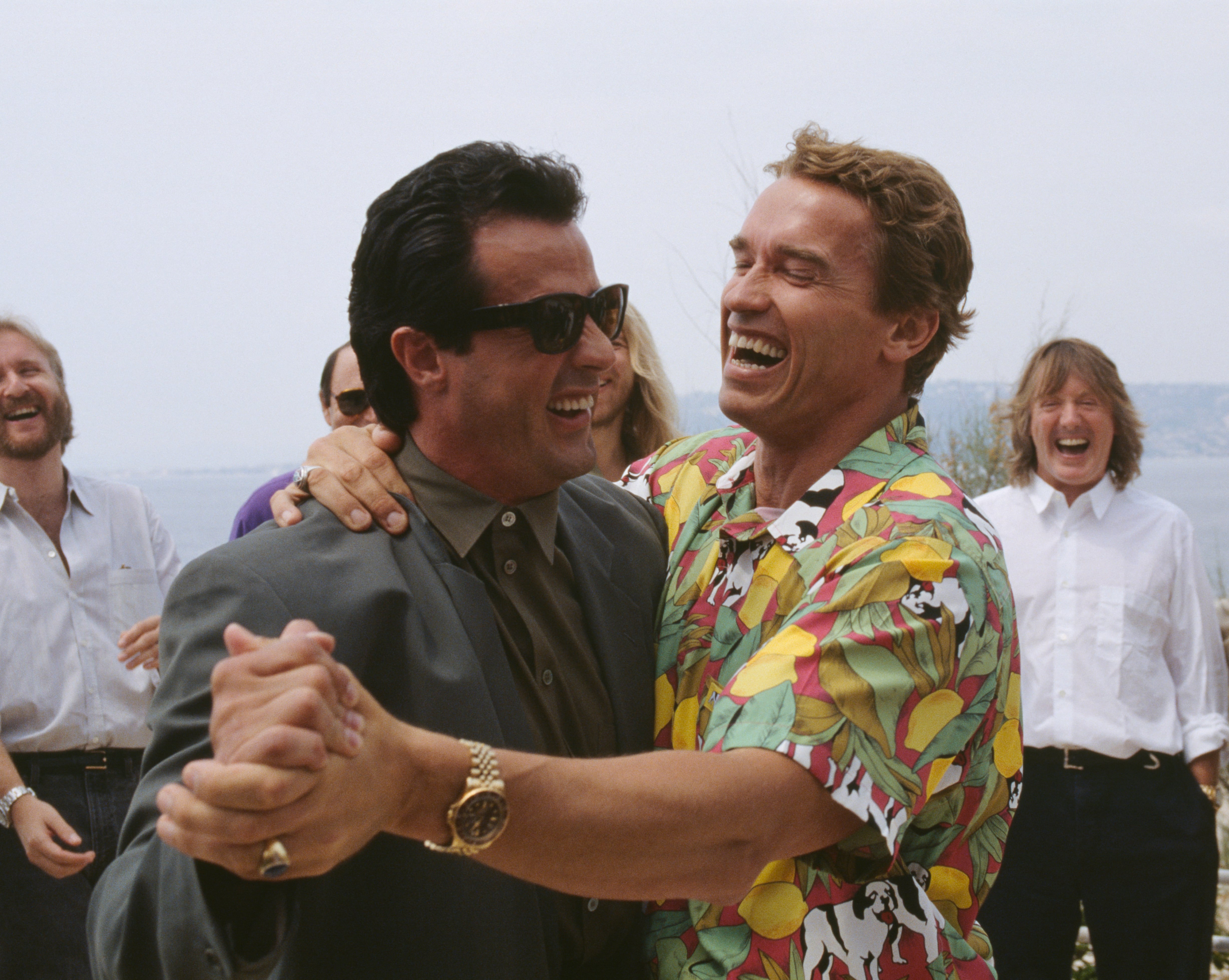 Los actores Sylvester Stallone y Arnold Schwarzenegger, en el festival de cine de Cannes de 1990.