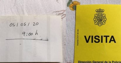 En el resguardo que recibió el lunes Amín Mejía, venezolano de 43 años, la policía escribió a mano su cita: 5 de mayo de 2020 a las 09:00 horas.