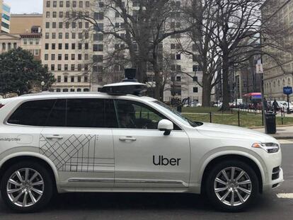 Coche de Uber equipado con cámaras y sensores, en Washington DC.