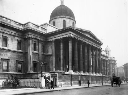 La National Gallery en Trafalgar Square, Londres.   