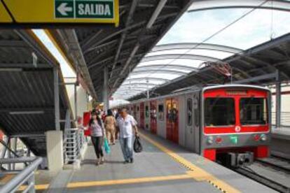 La Línea 2 y un ramal que unirá las avenidas Faucett y Gambetta, en la provincia del Callao, forman parte de la Red Básica del Metro de Lima, que ya cuenta con una primera línea que une los distritos de Villa El Salvador, en el sur de la capital, con San Juan de Lurigancho, en el este. EFE/Archivo