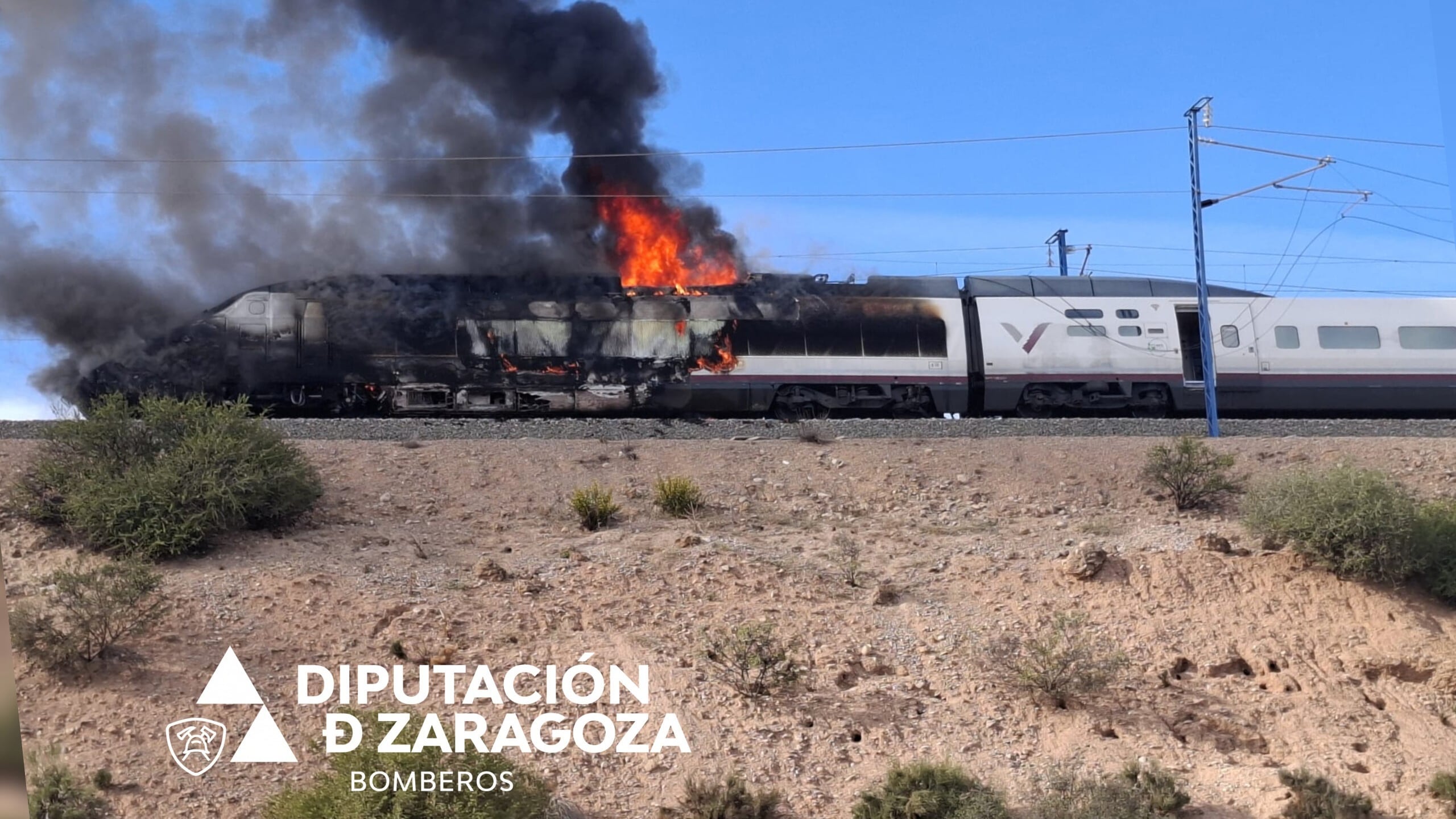Un incendio en un AVE interrumpe la línea Madrid-Barcelona y altera los planes de viaje de 19.500 viajeros