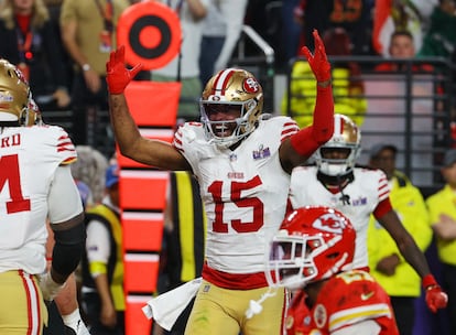 Jauan Jennings de San Francisco 49ers celebra  tras marcar un touchdown.