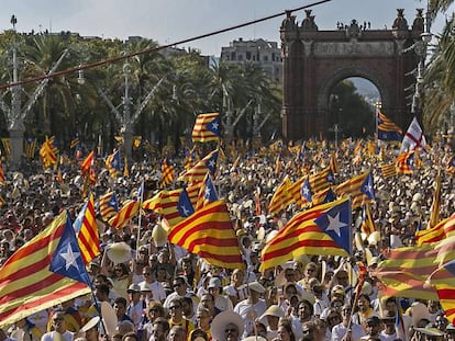 Multitudinaria manifestaci&oacute;n celebrando la Diada de Catalu&ntilde;a, en Barcelona en septiembre de 2016.