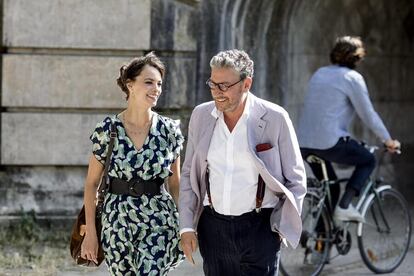 Bérénice Bejo y Sergio Castellitto, en 'Una librería en París'.